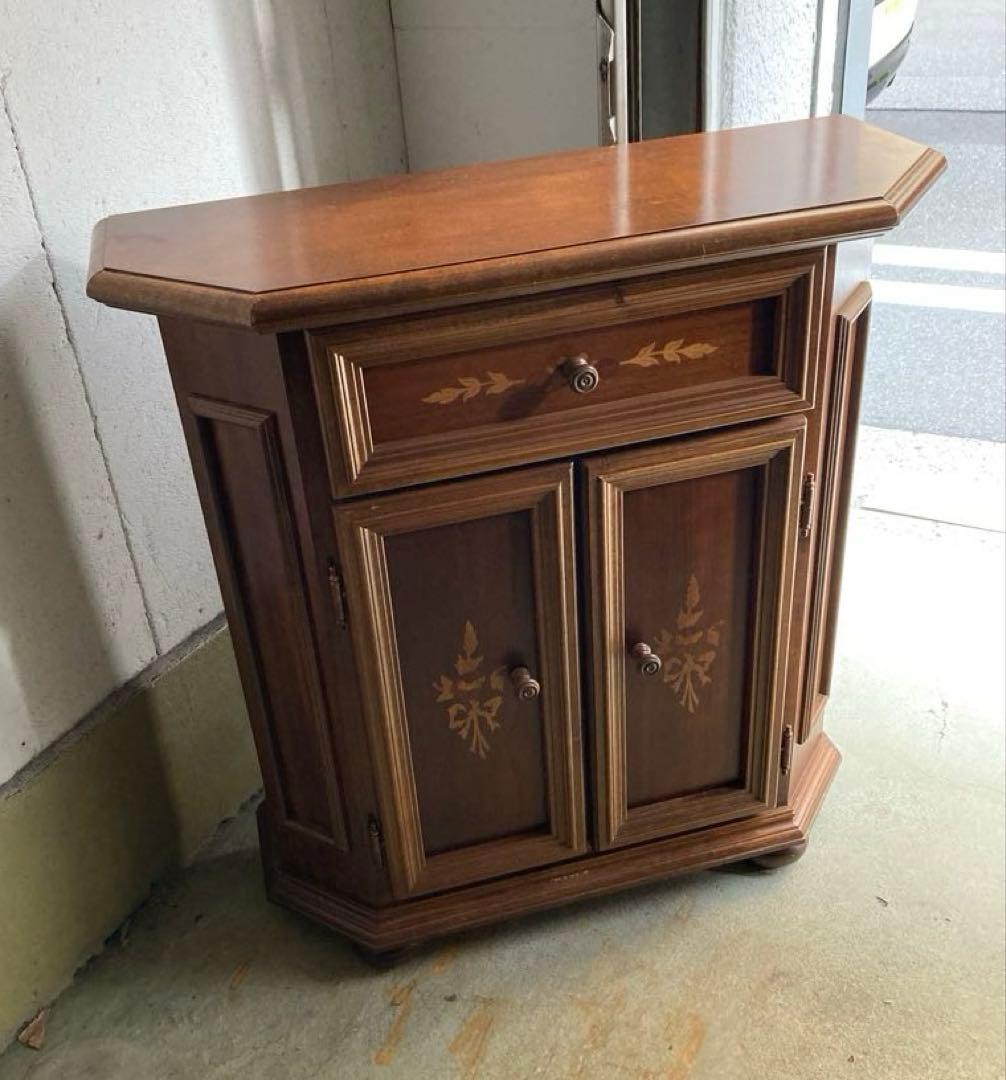 ブラウン木製キャビネット 引き出し付き