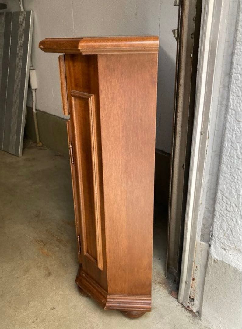 ブラウン木製キャビネット 引き出し付き