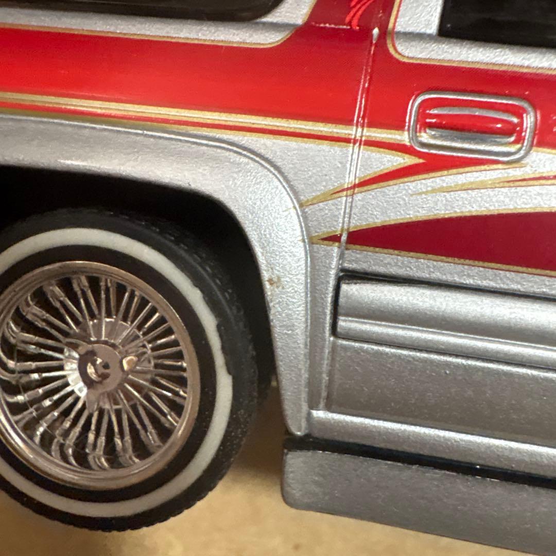 最終値下げ　2000 Chevy Suburban Lowrider 1:24