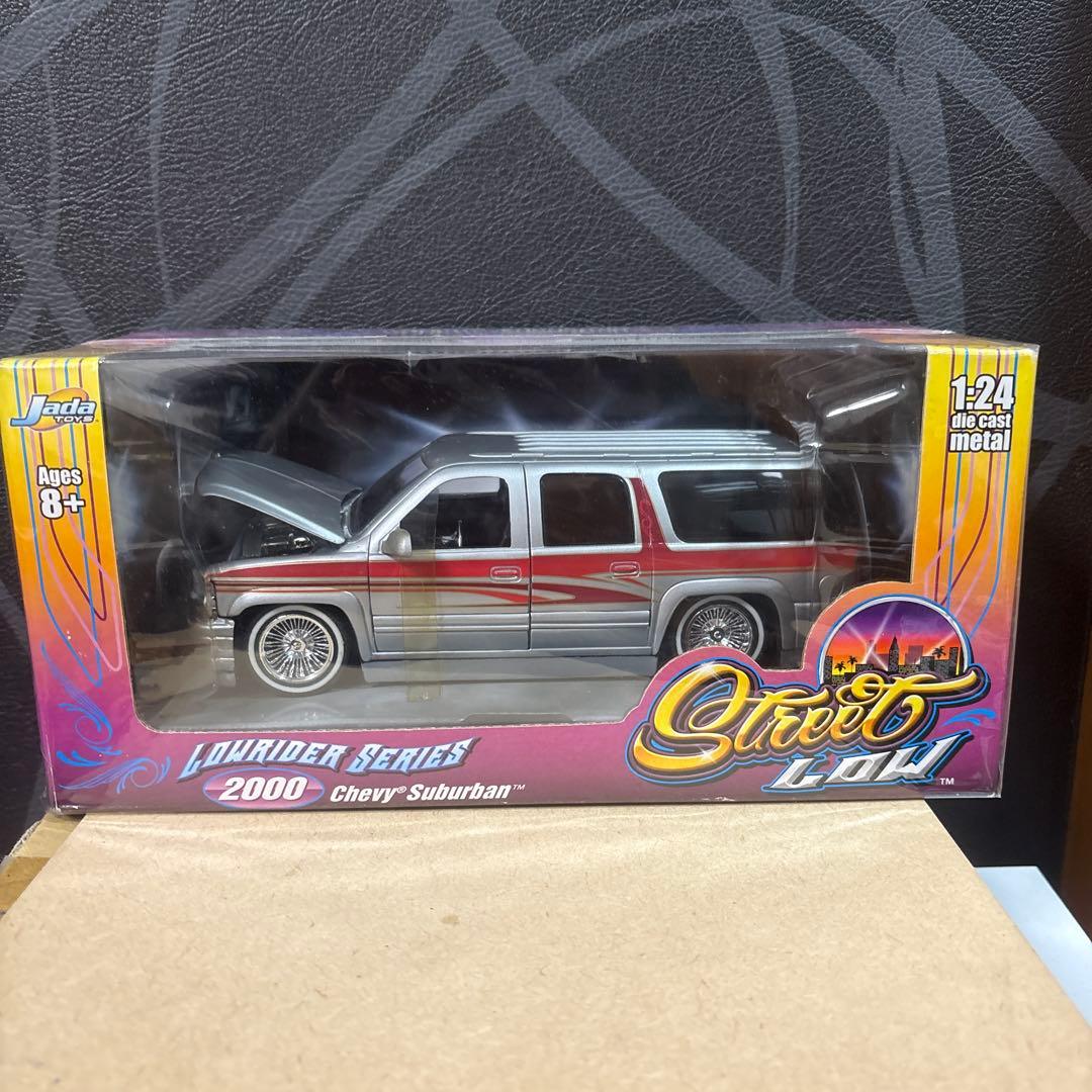 最終値下げ　2000 Chevy Suburban Lowrider 1:24