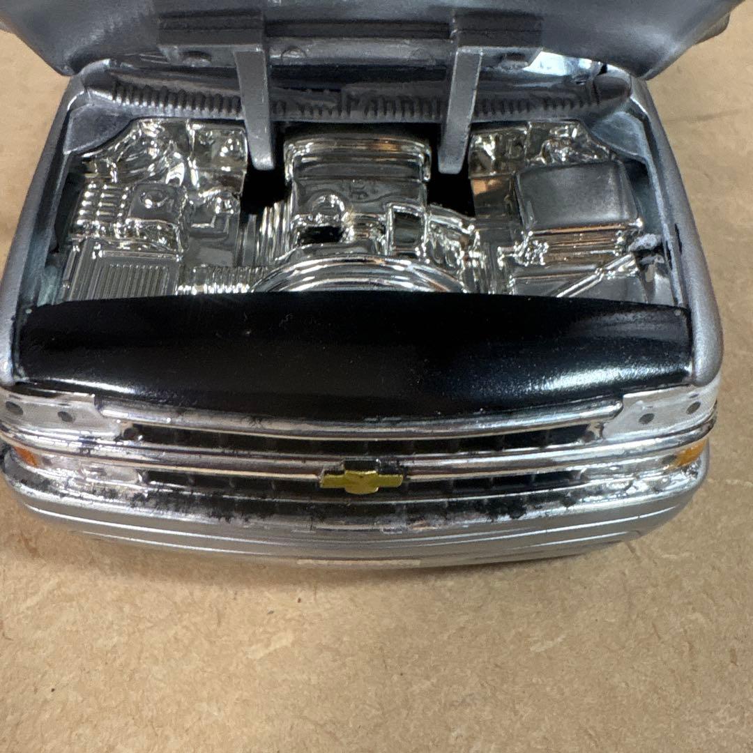 最終値下げ　2000 Chevy Suburban Lowrider 1:24