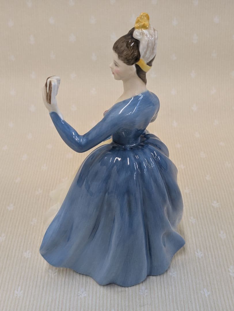 ✨️ロイヤル・ドルトン✨️フィギュリン Leading Lady HN 2269