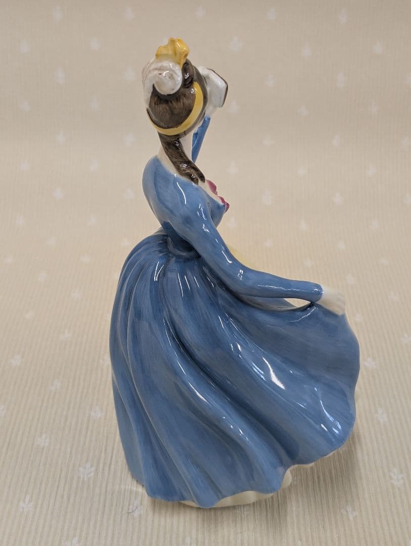 ✨️ロイヤル・ドルトン✨️フィギュリン Leading Lady HN 2269