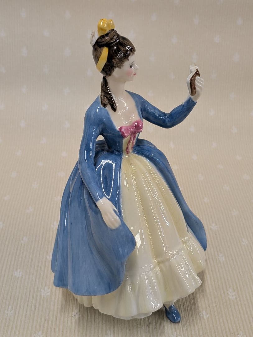 ✨️ロイヤル・ドルトン✨️フィギュリン Leading Lady HN 2269