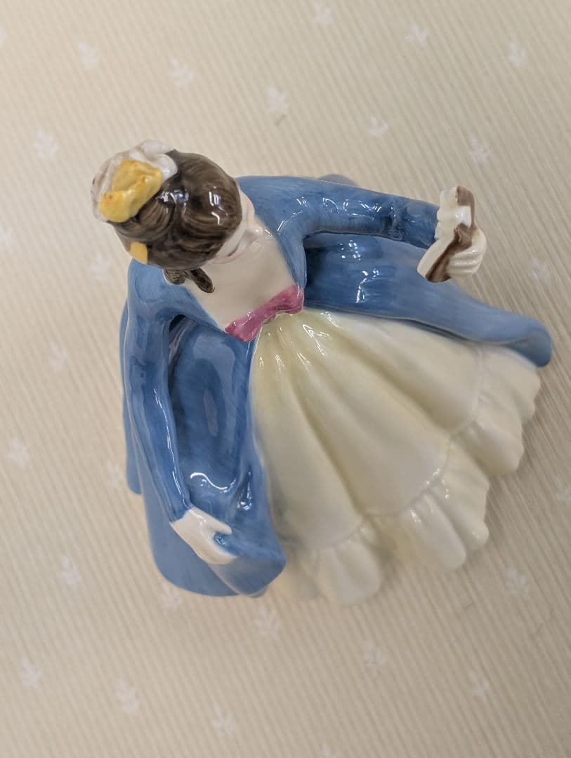 ✨️ロイヤル・ドルトン✨️フィギュリン Leading Lady HN 2269