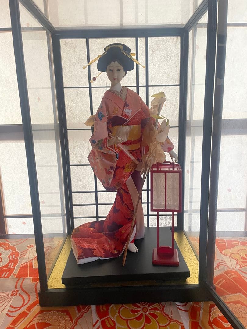 レトロ日本人形 赤色花柄着物 提灯付き