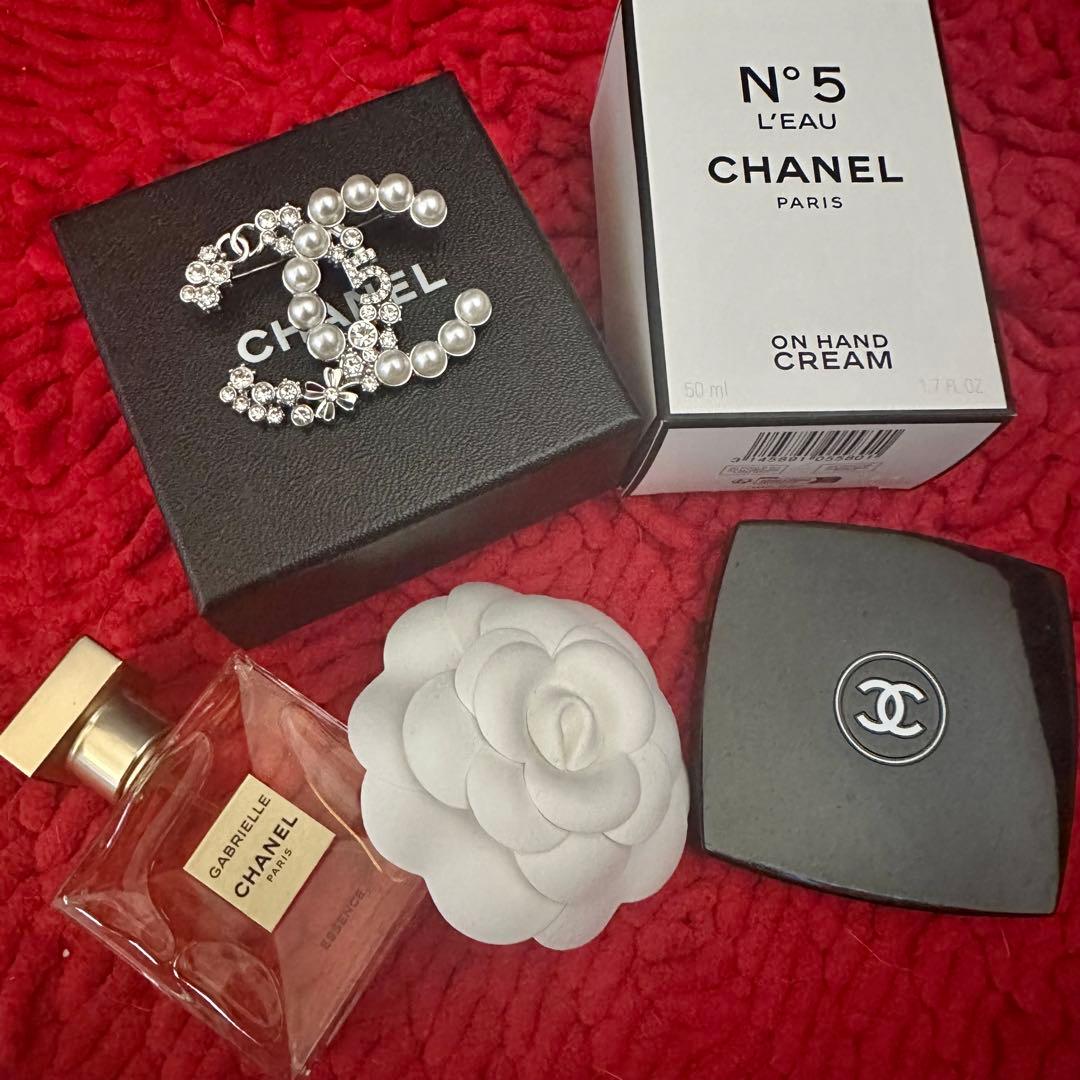 CHANEL/シャネル♡大人気！No5ブローチ/シルバー