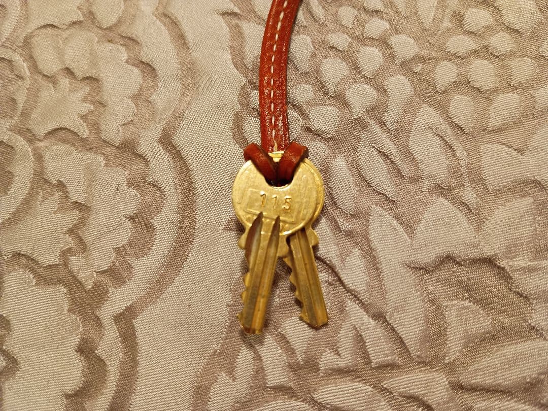 エルメス ケリーバッグ バーガンディ色の付属品 カデナ、クロシェット、鍵