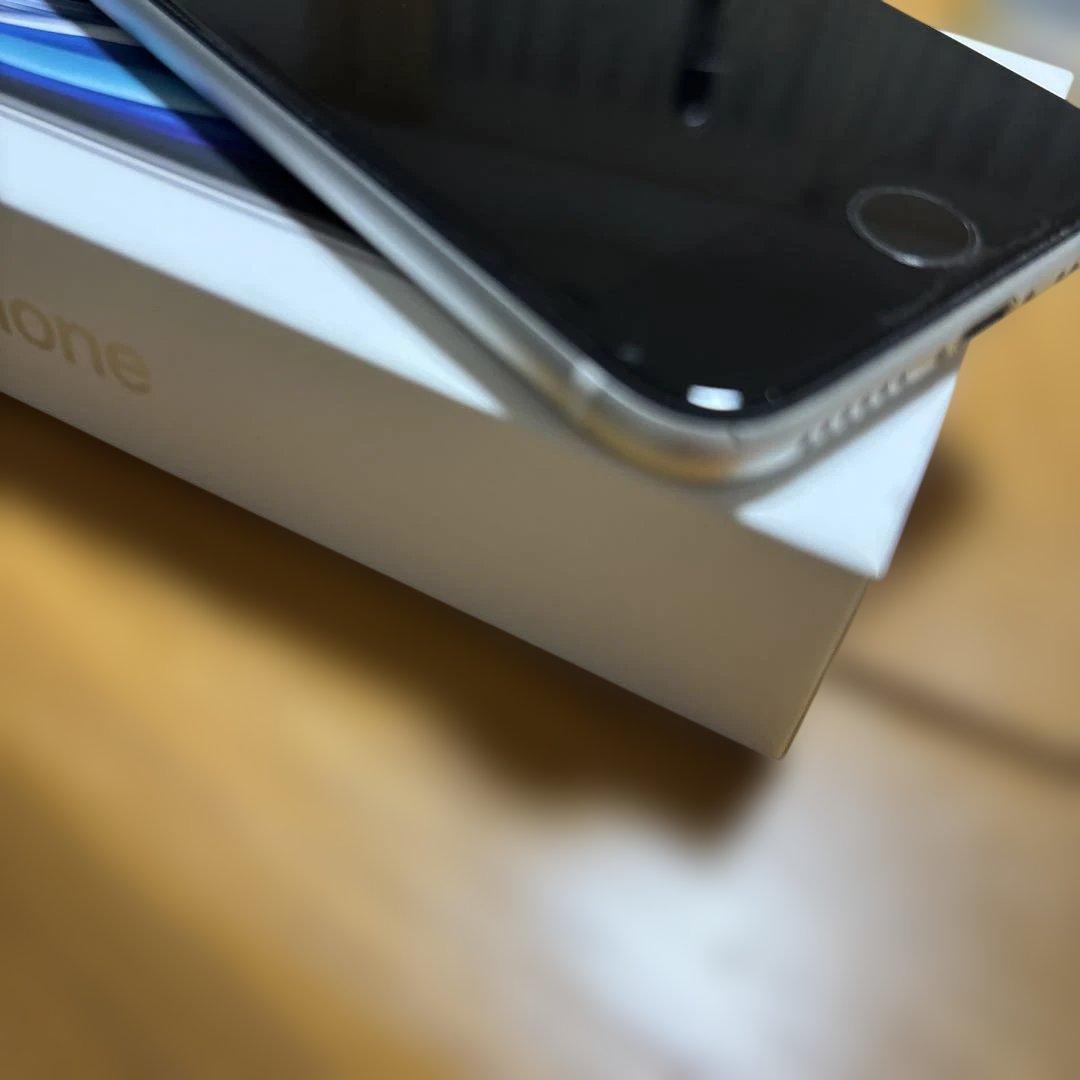 正規品　iPhone SE本体 (第2世代) 64G/ホワイト　アップル　ドコモ