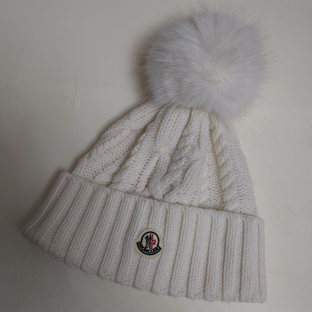 【モンクレール】ニット帽　ファー　白　ロゴワッペン　ポンポン