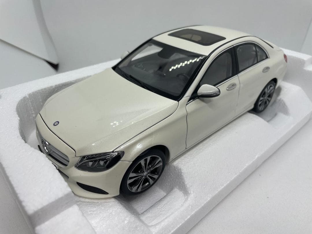 304-016 ノレブ 1/18 メルセデスベンツ C-Class 2014