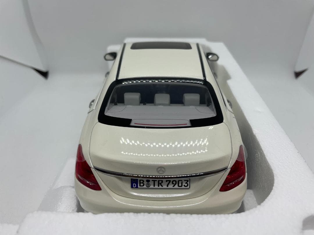 304-016 ノレブ 1/18 メルセデスベンツ C-Class 2014