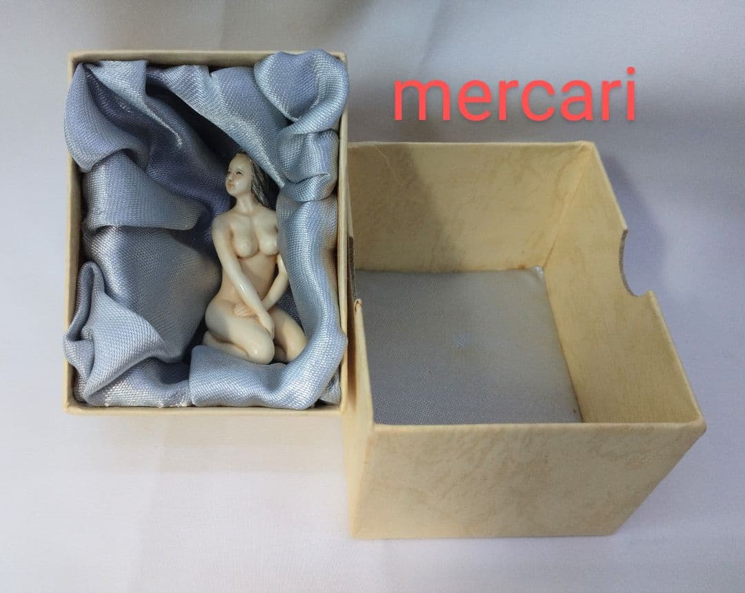 裸婦 根付② 紙箱付き