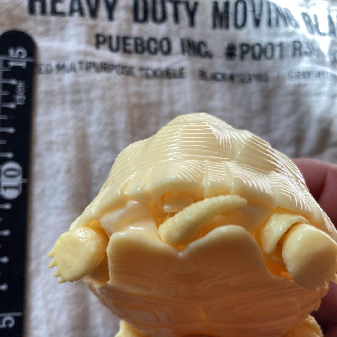 亀　フィギュア　ガチャ　バンダイ　ミルキーカラー　赤目