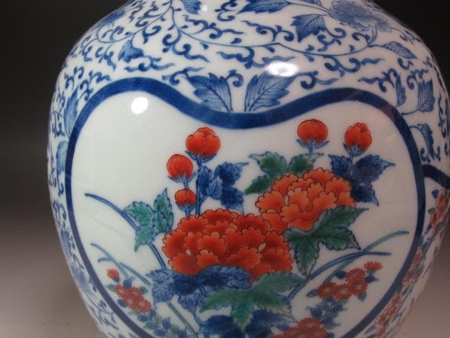 【セール】☆　12代今泉今右衛門　錦唐花模様花瓶　存在感ある一品です☆y252