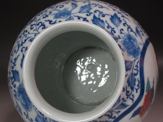 【セール】☆　12代今泉今右衛門　錦唐花模様花瓶　存在感ある一品です☆y252