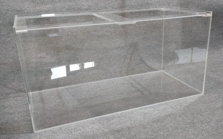 アクリル水槽。6×5t（900×450×450）