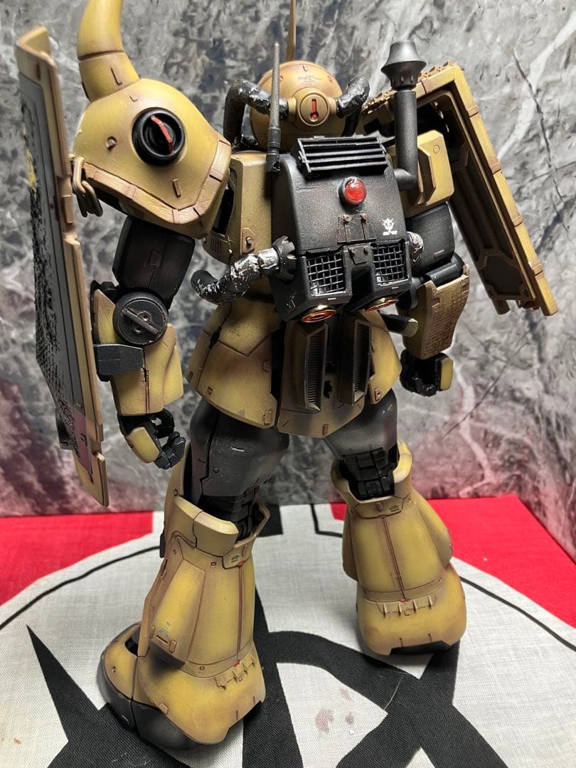 ガンプラ MG グフ　砂漠仕様　完成品