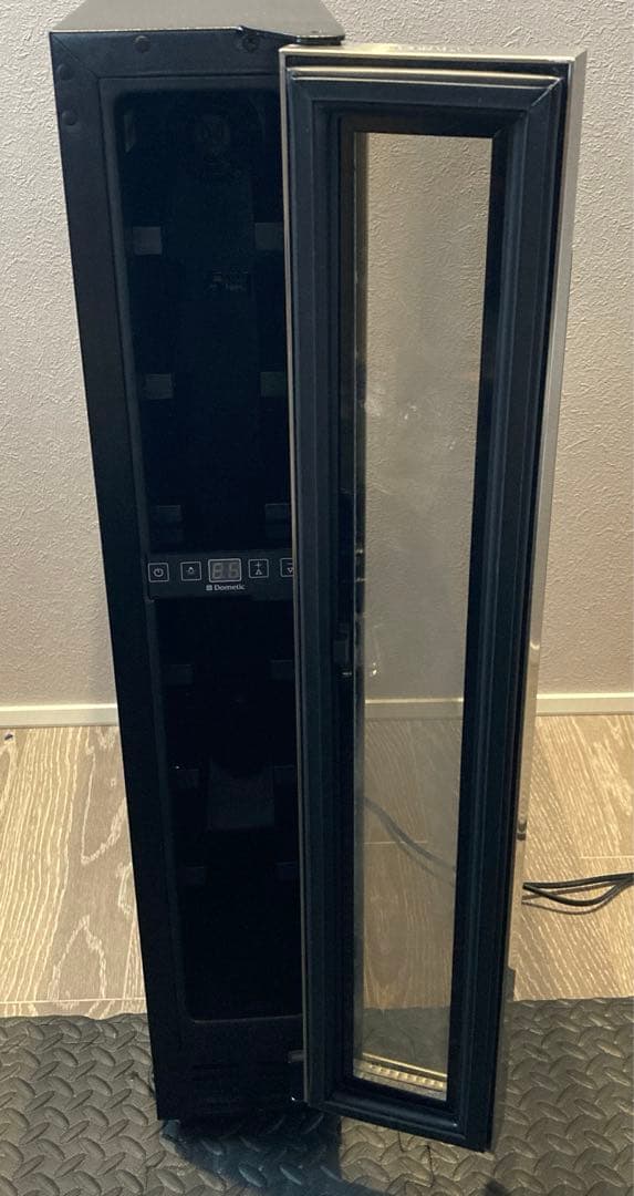 ドメスティック ワインセラー　7本収納 ブラック