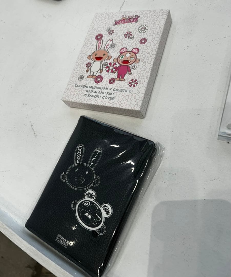 村上隆　ケースティファイ　カイカイキキ LA購入特典　パスポートカバー