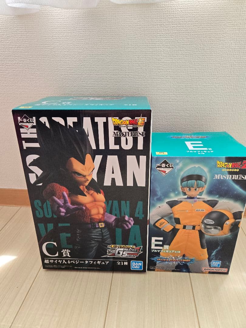 スーパーサイヤ人4ベジータ&ブルマフィギア
