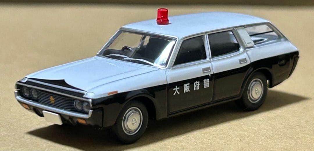 トミカリミテッドヴィンテージネオ クラウン バン パトロールカー 大阪府警