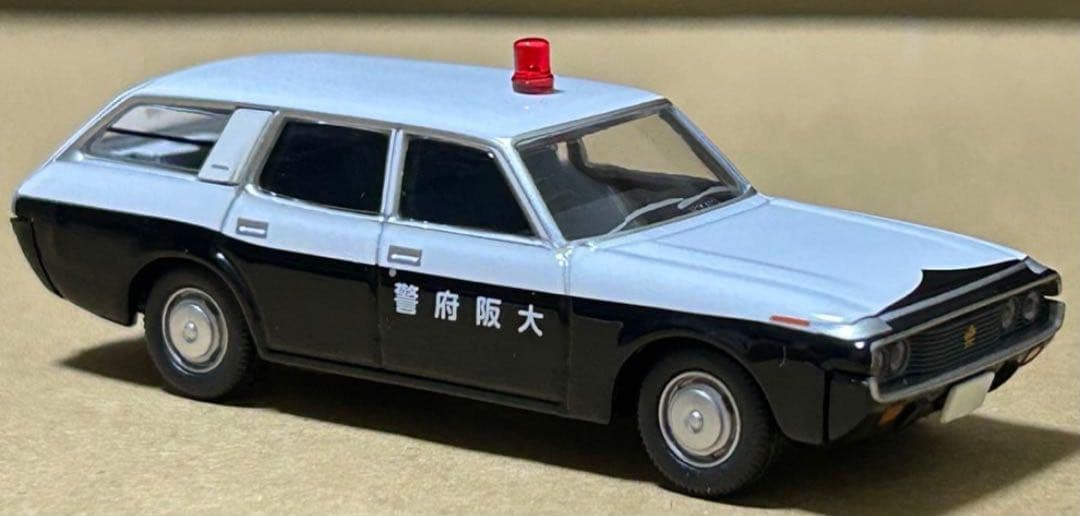 トミカリミテッドヴィンテージネオ クラウン バン パトロールカー 大阪府警
