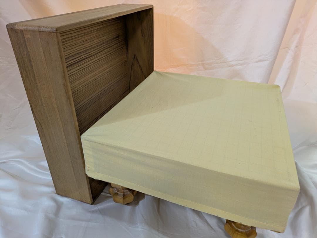 本榧（ほんかや）碁盤　3.8寸　布カバー／盤覆い付き