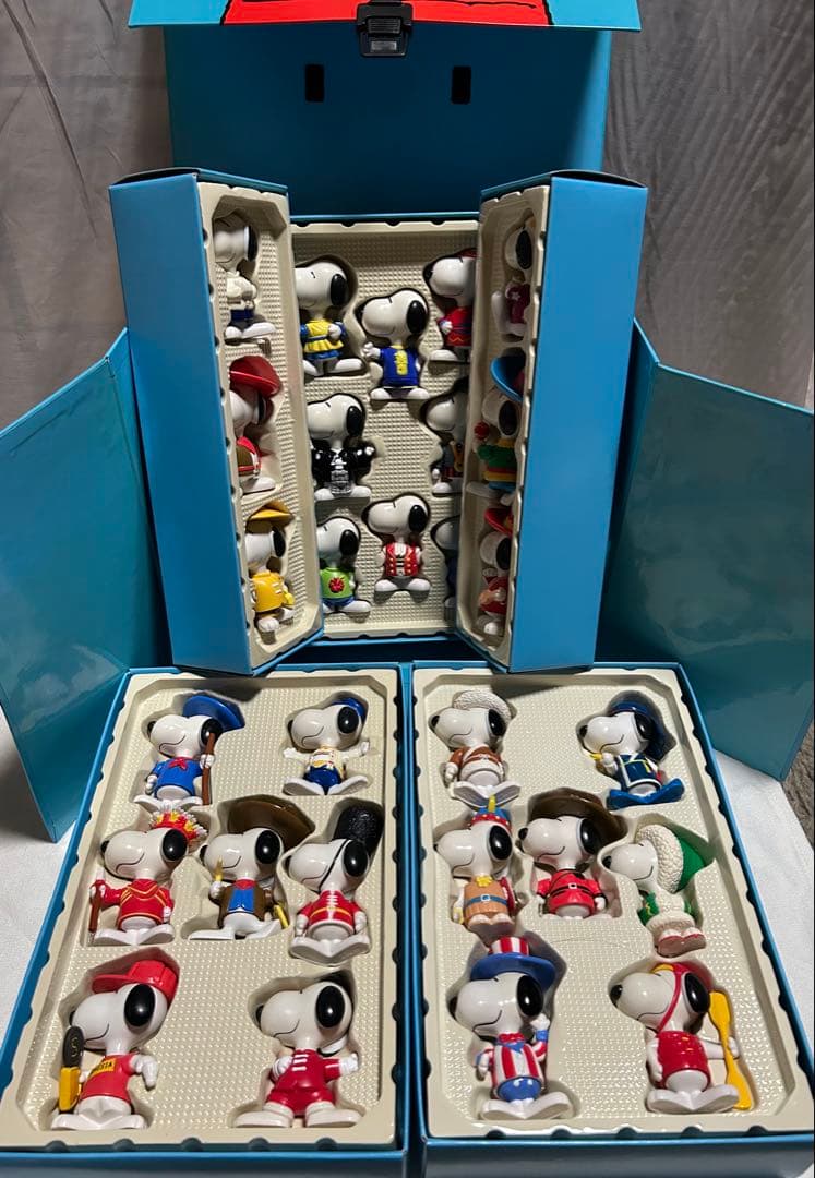 ★スヌーピー ワールド　ツアー★ボックス4段飾り