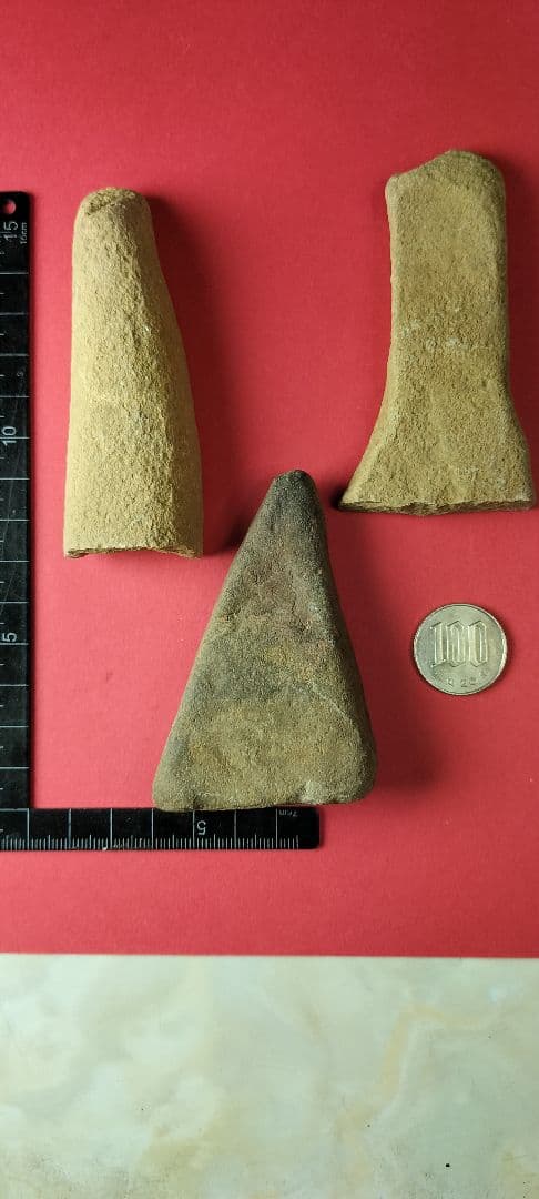 三角形岩版？と礫器の3点セット (出土品) 旧石器時代〜縄文時代前期