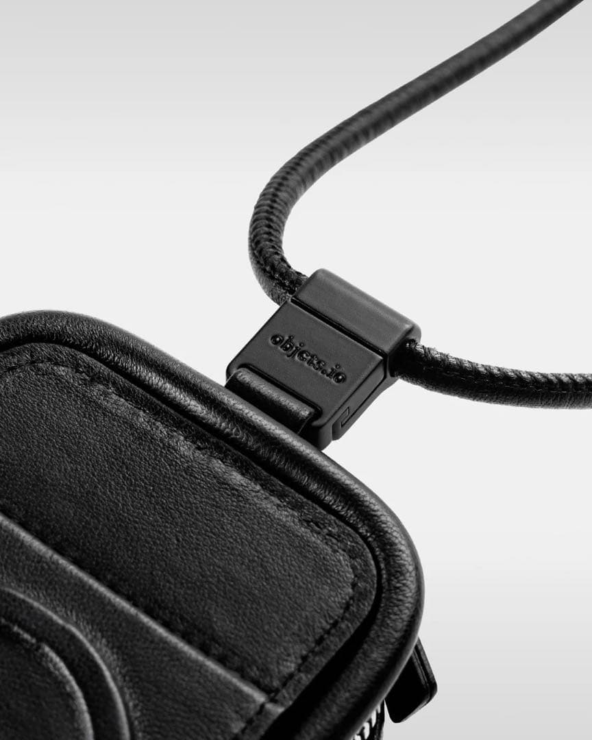 objcts.io ストラップ付きiPhoneレザーパース黒(ケース別売)