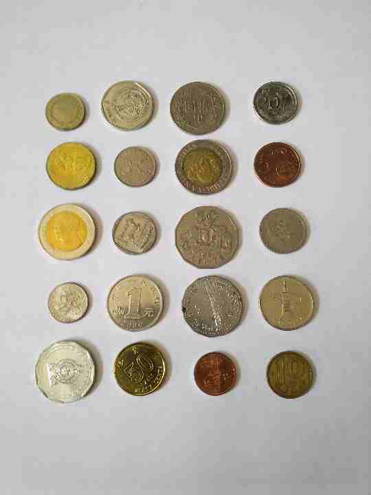 世界の硬貨　日本で入手不可多数！