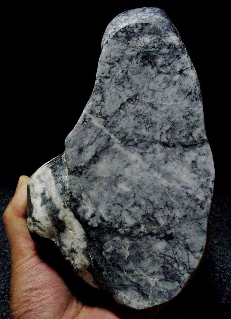 ★翡翠原石★糸魚川【コン・ザ・ワスーカル底カット3844ｇ】