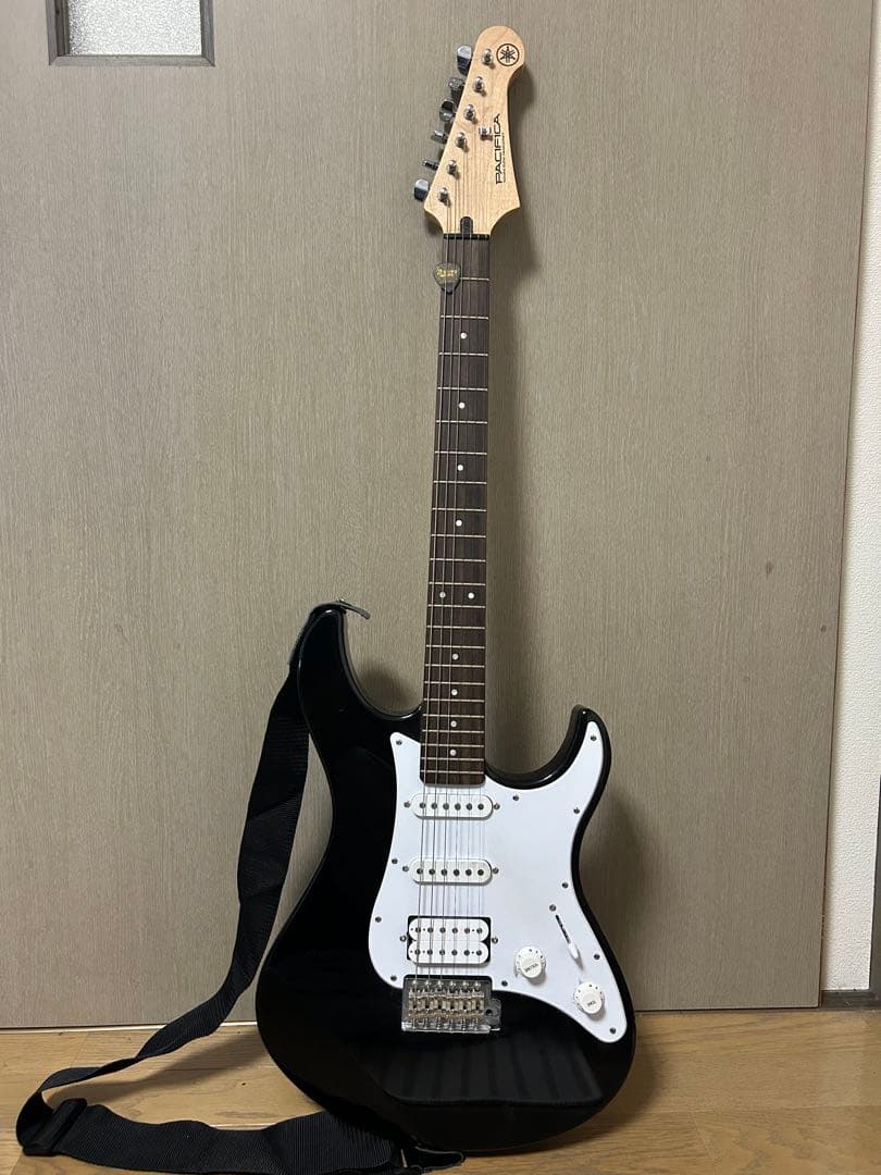 ギター YAMAHA PACIFICA PAC012