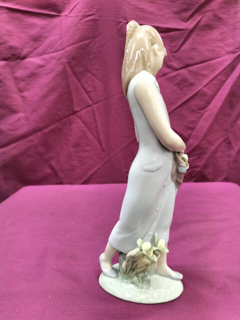 リヤドロ　陶器人形　スペイン　「チューリップの庭」完品