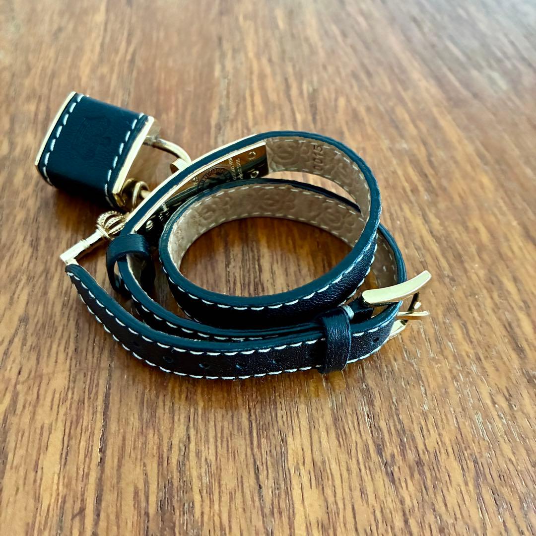 ジューシークチュール　腕時計　鍵型のブラックレザー 二重巻き　姫　スクエア型