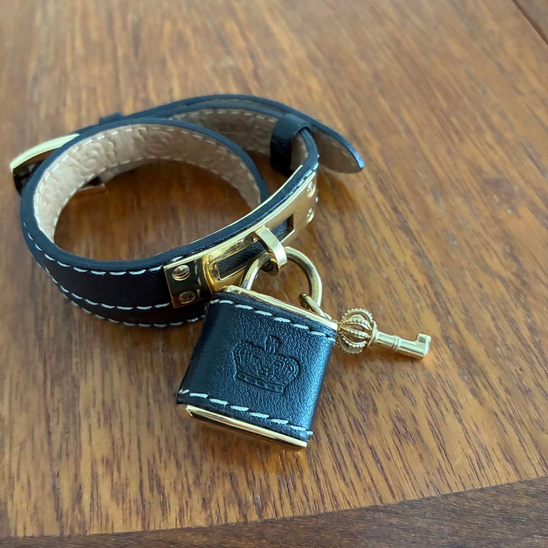 ジューシークチュール　腕時計　鍵型のブラックレザー 二重巻き　姫　スクエア型