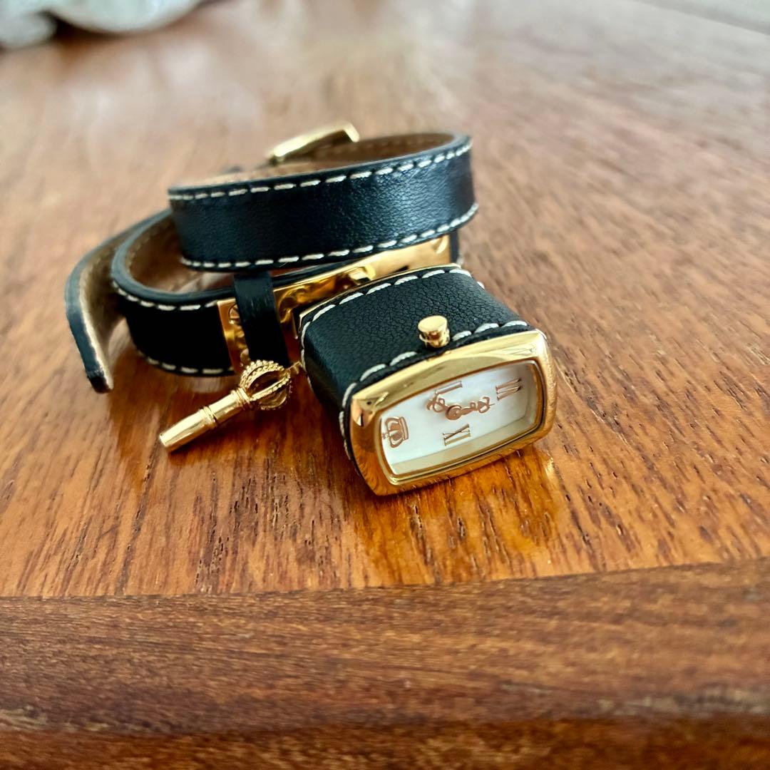 ジューシークチュール　腕時計　鍵型のブラックレザー 二重巻き　姫　スクエア型