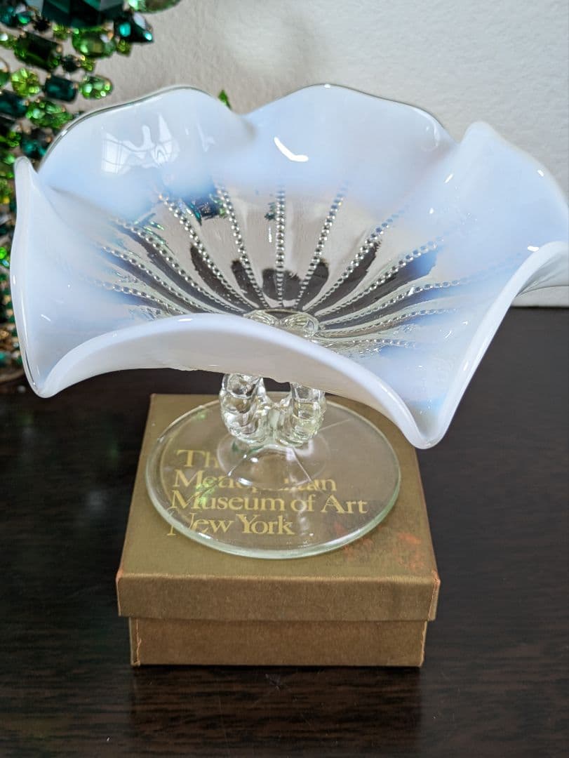 Northwood ホワイトオパルセント　花びら型 ガラスコンポート