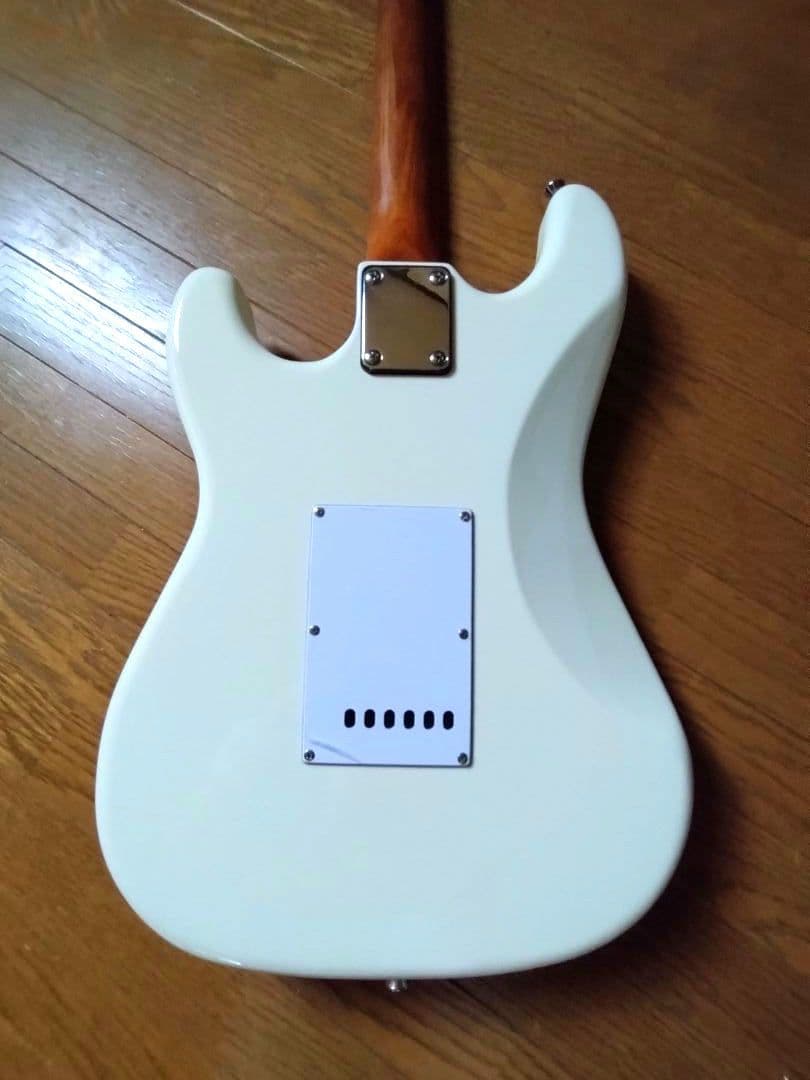 Eris Nestia ストラトキャスター ローステッドネック 新品同様！