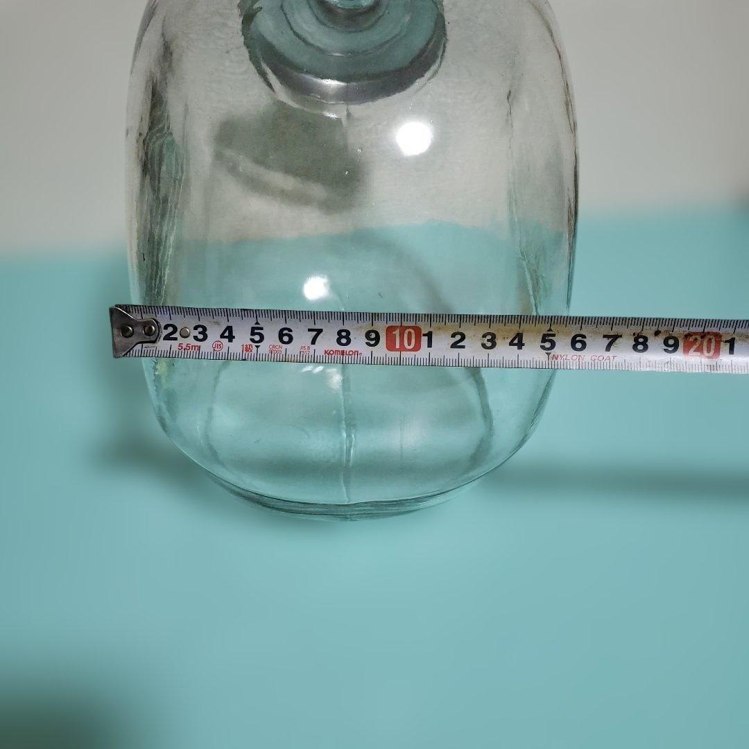 昭和レトロガラス製丸い瓶　 金属製蓋付き