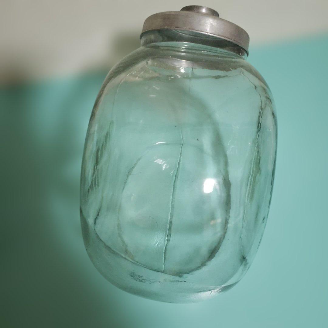 昭和レトロガラス製丸い瓶　 金属製蓋付き