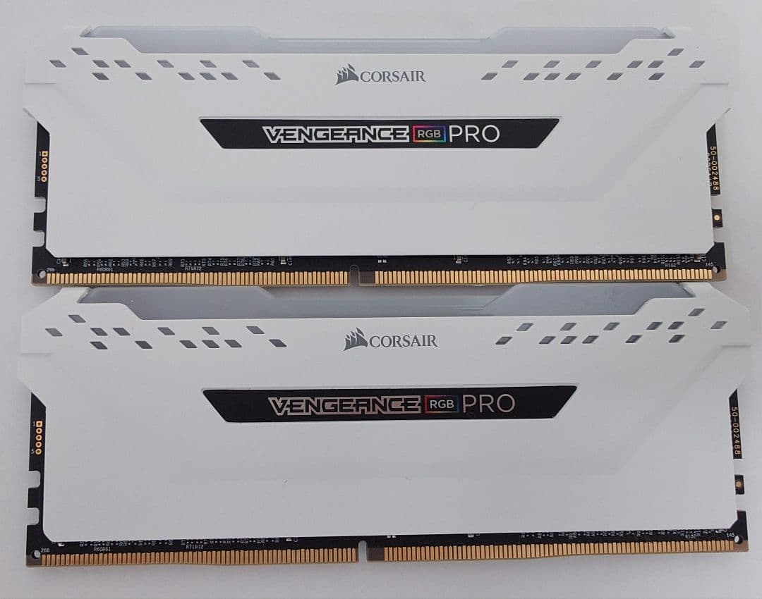 Corsair DDR4-3200 2x16G RGB　ホワイトモデル