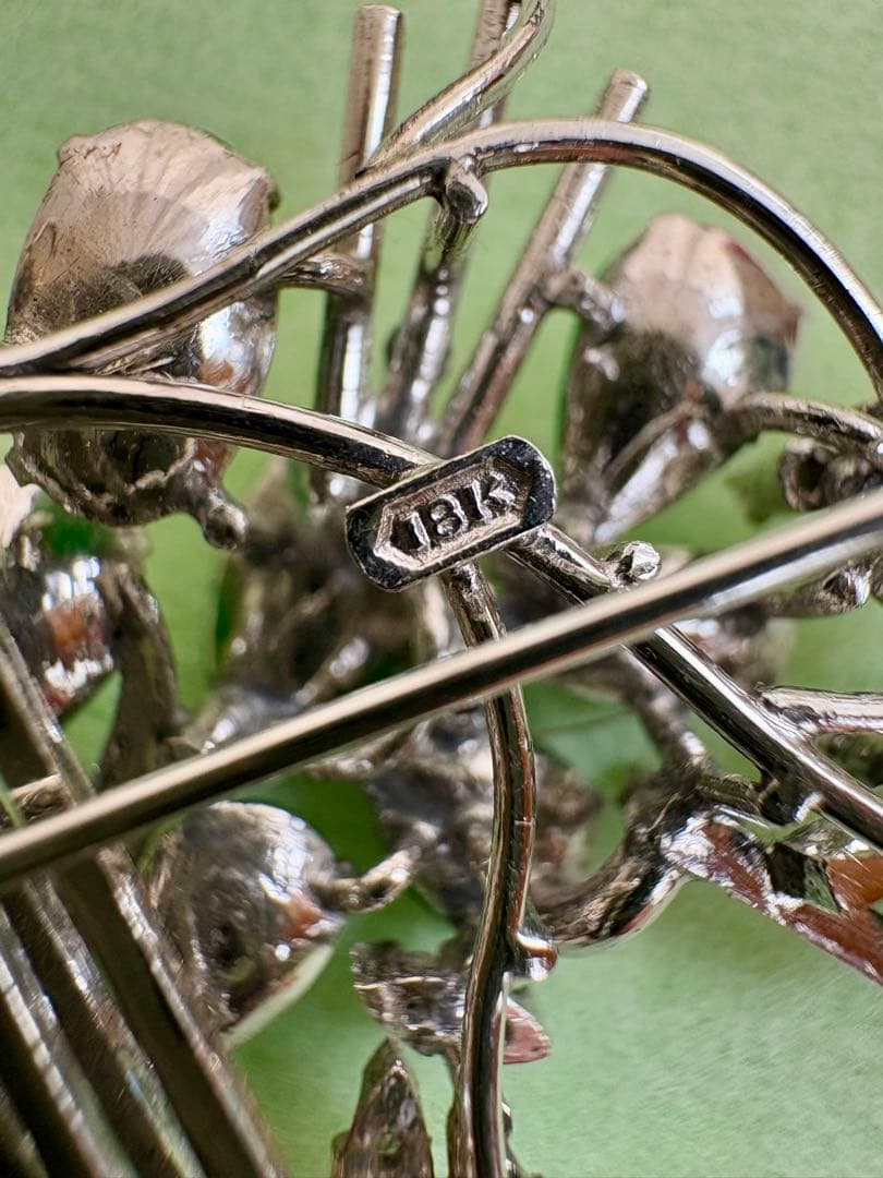 18K ブローチ 翡翠 緑の石