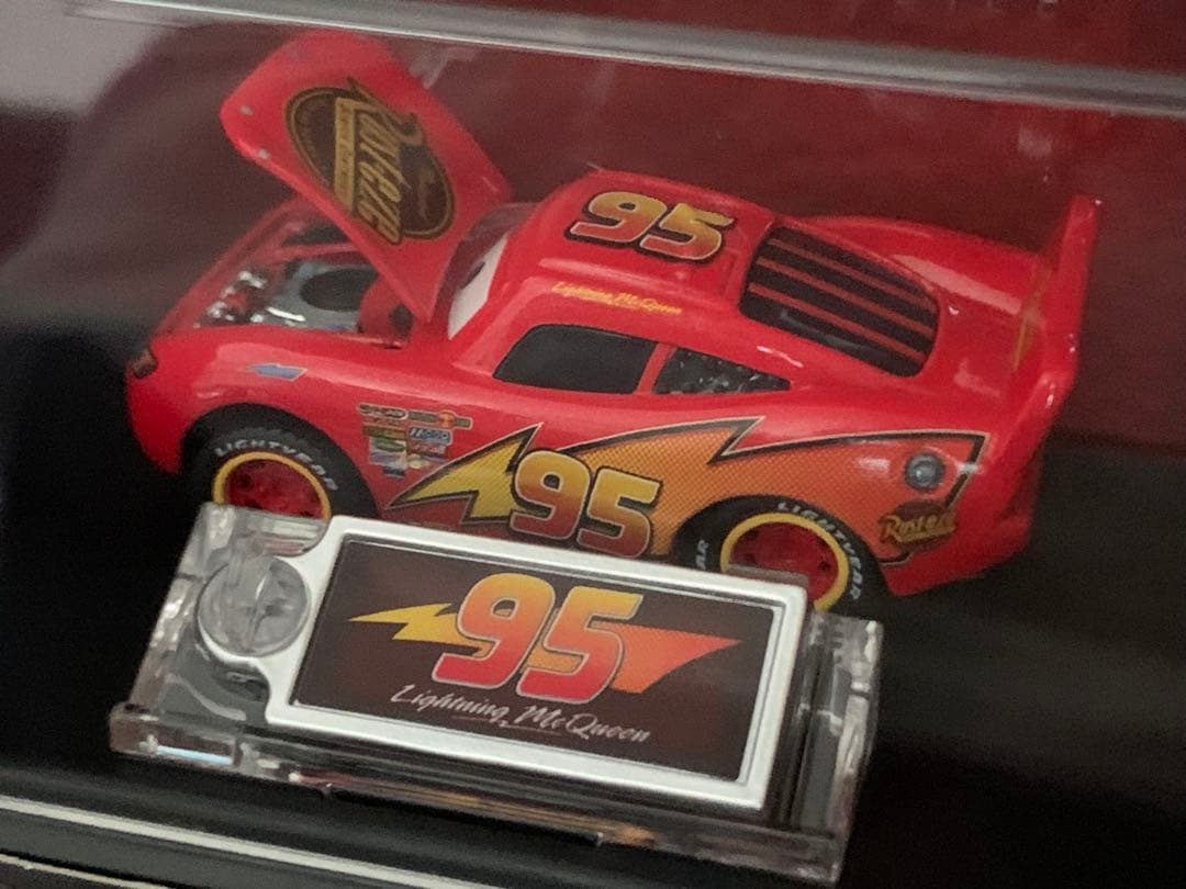 カーズ　プレシジョン　ライトニングマックィーン　激レア　マテル