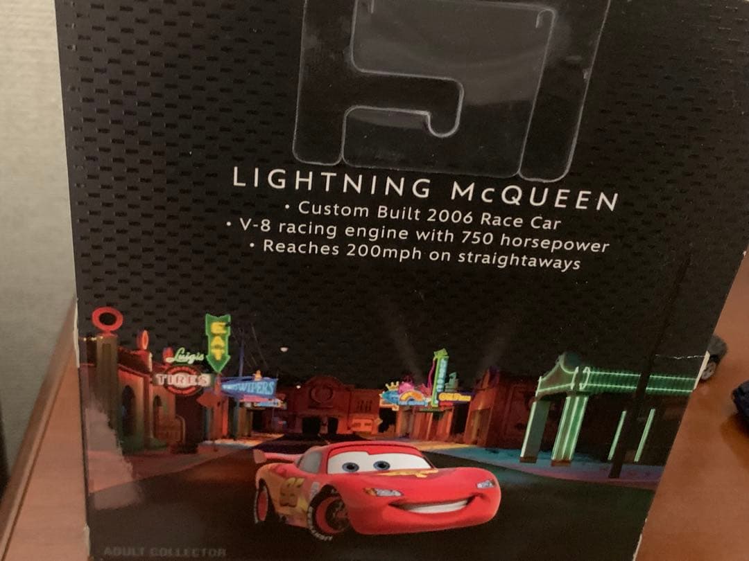 カーズ　プレシジョン　ライトニングマックィーン　激レア　マテル