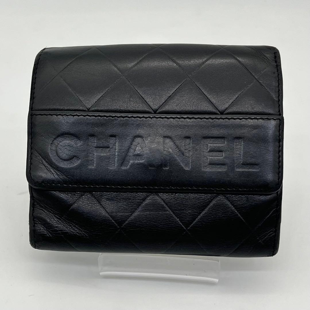 CHANEL 二つ折り財布 コンパクト ロゴ型押し 黒 レザー キルティング