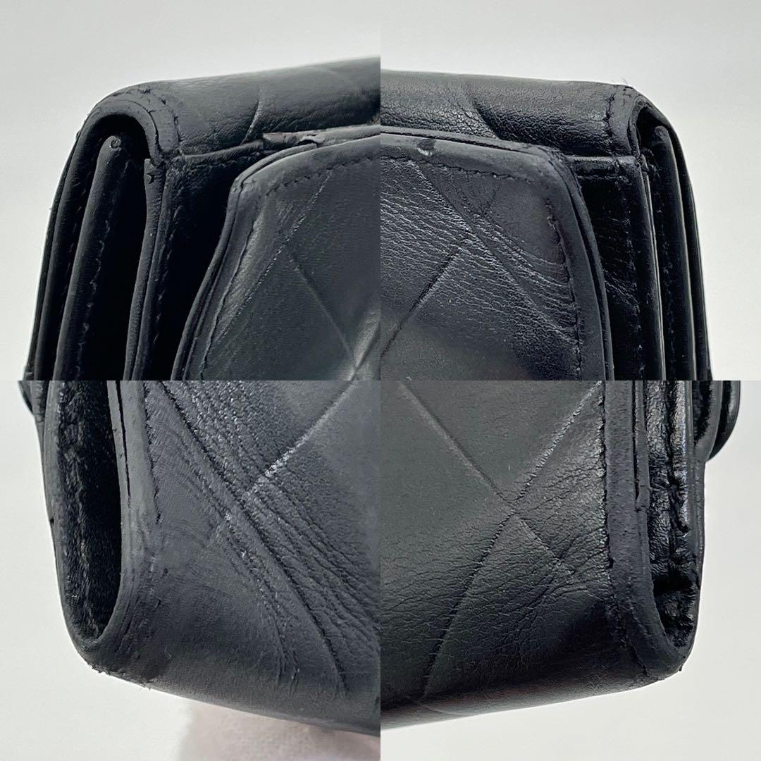 CHANEL 二つ折り財布 コンパクト ロゴ型押し 黒 レザー キルティング