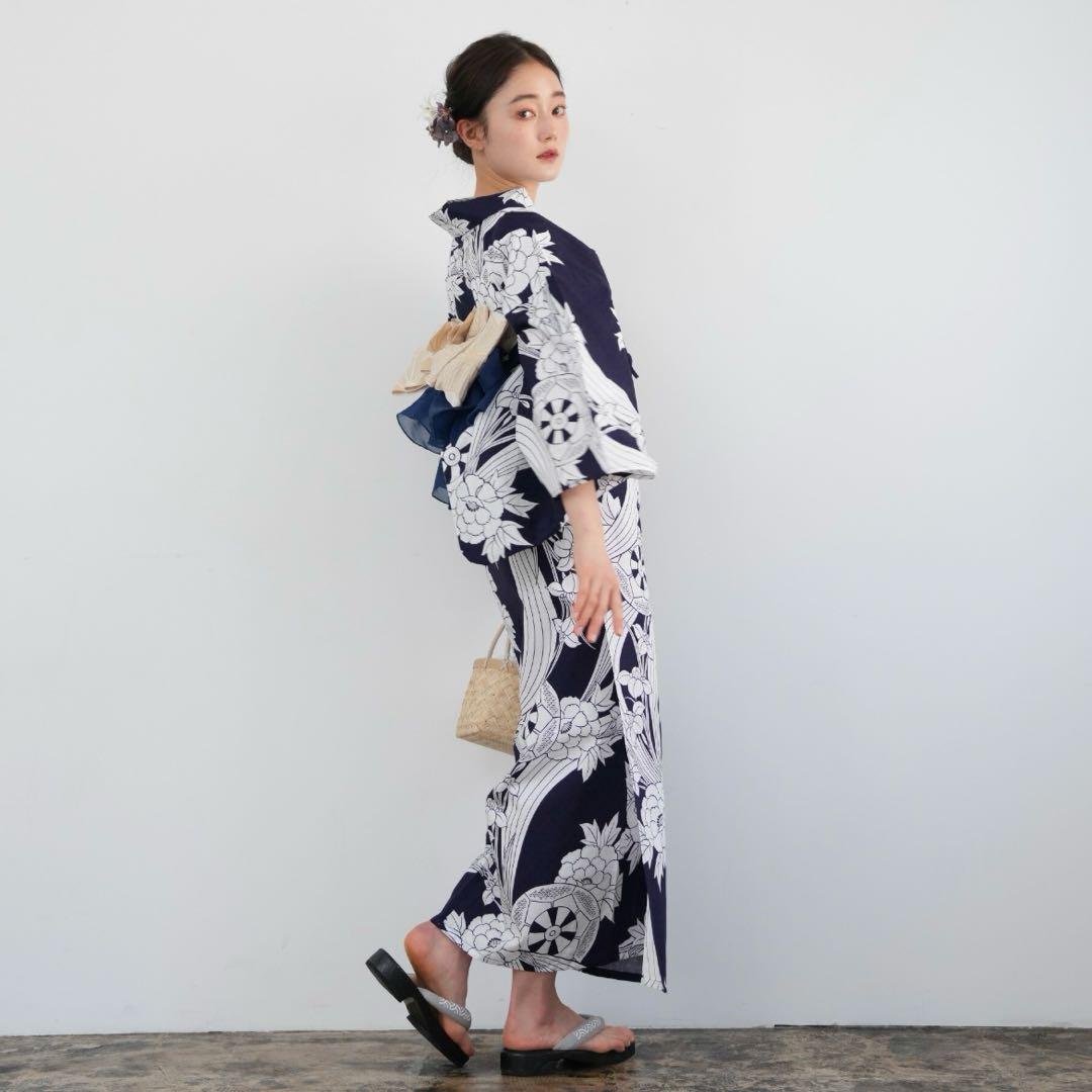 utatane 高級変わり織 浴衣3点セット 藍色に古典菖蒲と御所車