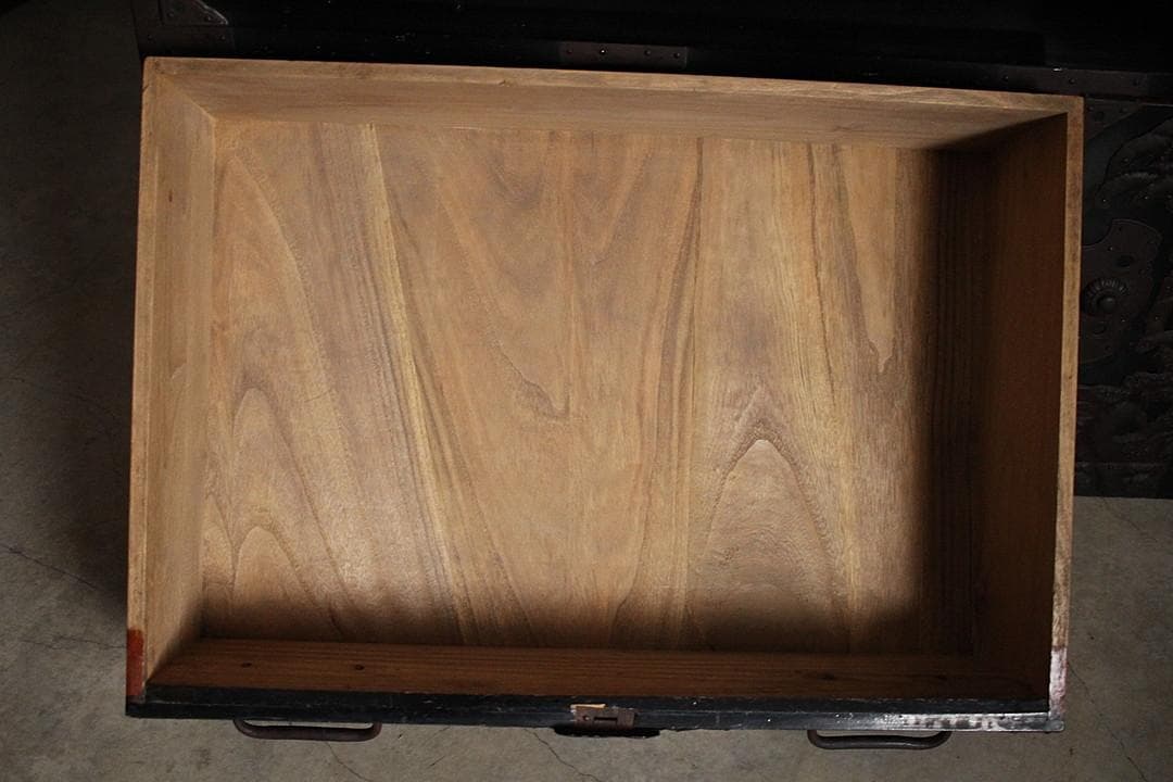 綺麗な打ち出し金具時代庄内箪笥　扉付き　時代箪笥　時代家具　古家具　古タンス